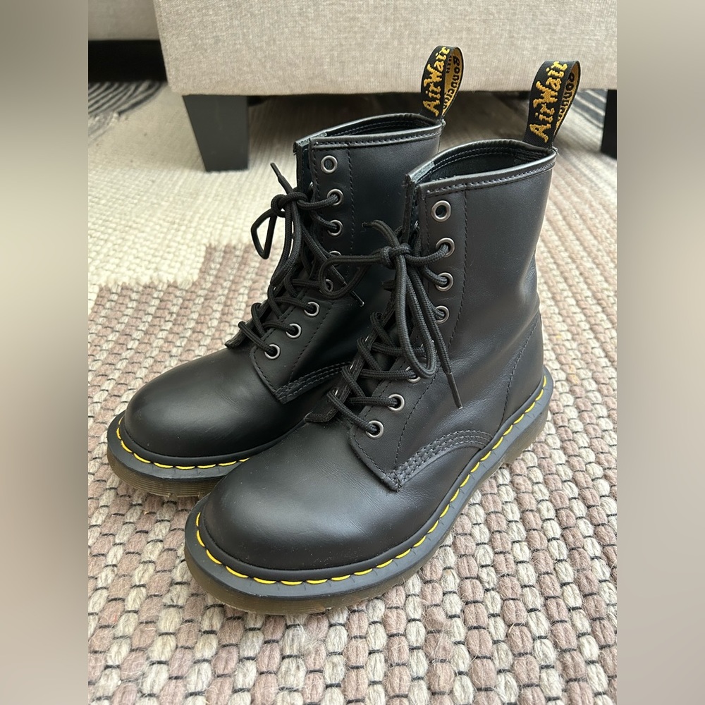 Dr. Martens 1460 Black Boots Women’s 7 EUC / Like New